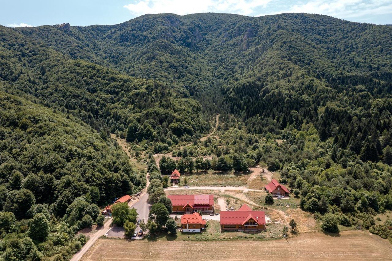 Pension Mrzlin Grad Korenica Exterior foto